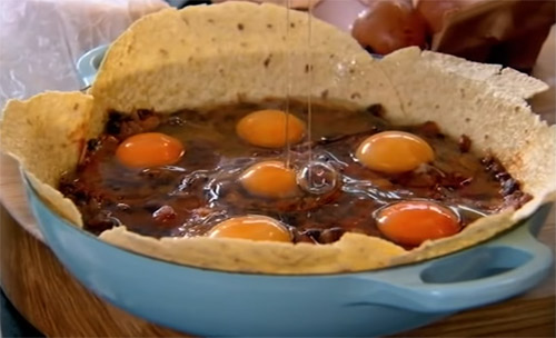 Gordon Ramsays Traditional Mexican Spicy Eggs Recipe11